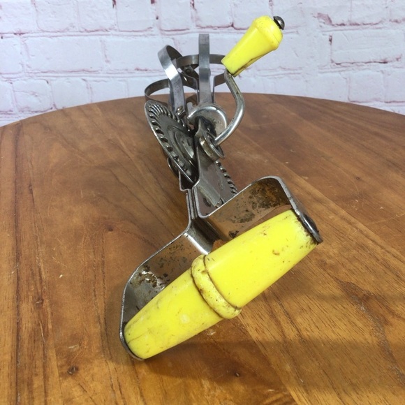Vintage Blue Whirl Stainless Steel Yellow Handle Manual Hand Mixer Egg Beater - Picture 10 of 10